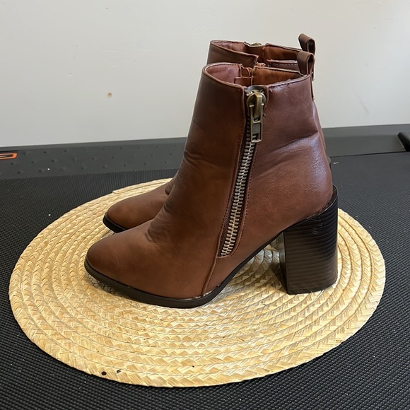 StreetWear Society Chunky Block Heel Ankle Booties Size 6 - Picture 7 of 11